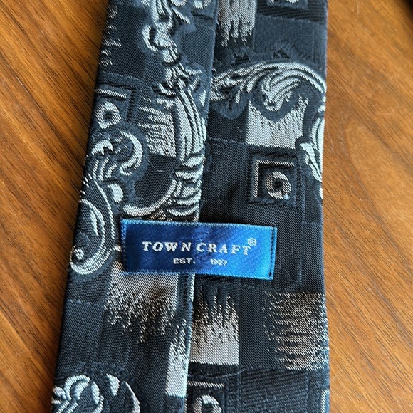 Town craft tie - Picture 3 of 3
